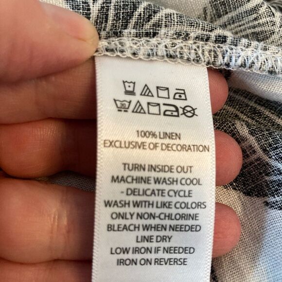 Tahari Linen on or Off Shoulder Floral Black and White blouse w/silver trim - Picture 15 of 15